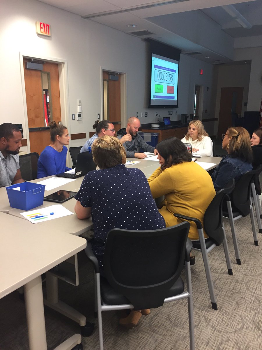 justmiller79's tweet photo. CSD Blended Teachers working w/ the SAMR model! #blendedlearning ⁦@marymurrian⁩ ⁦@dunford_paul⁩ ⁦@LindsayO22⁩ https://t.co/a5YklcPdaU