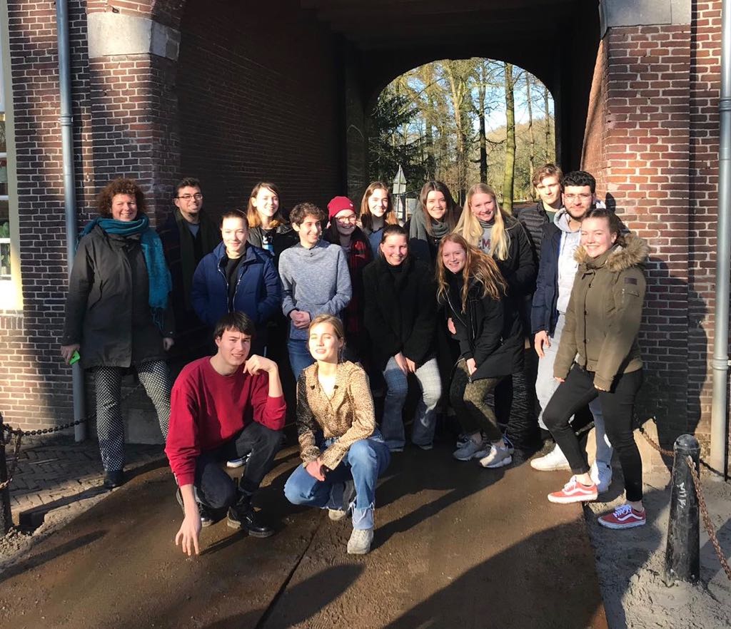 RutgersNL's tweet photo. Dit zijn ze. De 17 kanjers van co-onderzoekers (15-18 jaar) die keihard hebben gewerkt aan het kwalitatieve onderzoek ‘Gewoon, het taboe eraf halen.’ We zijn dankbaar 🙌🏻 https://t.co/jCgI1jAWGP“gewoon-het-taboe-eraf-halen”-meer-seksuele-vorming https://t.co/8t8JlDTXMx