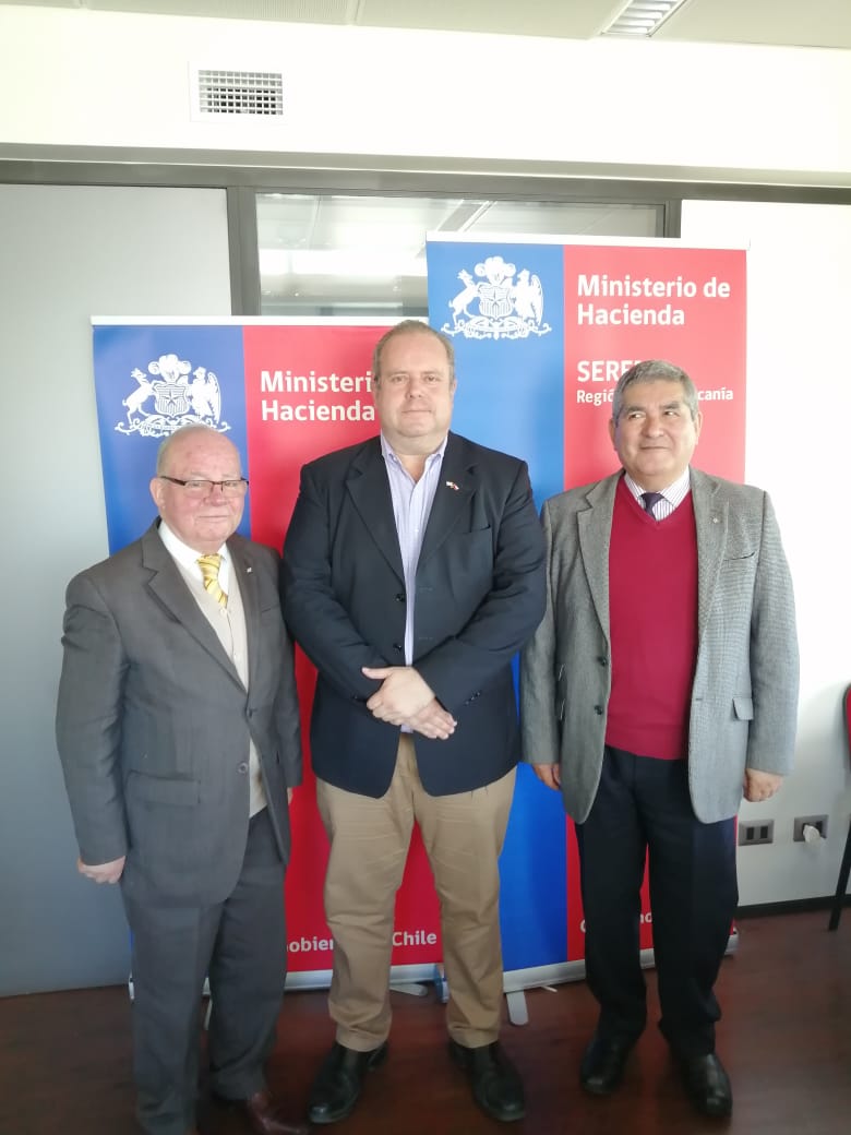 Nos reunimos con Hugo Baeza, Presidente Colegio de Contadores Araucanía y José Miguel San Martín, consejero nacional, con el fin de levantar acciones de trabajo colaborativas. Hacienda presente con los Contadores de La Araucanía. <a href="/MH_LaAraucania/">Hacienda - La Araucanía</a> <a href="/SubseHacienda/">Subsecretaría de Hacienda</a> #ChileEnMarcha