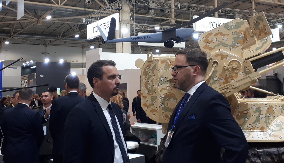 PLinUkraine's tweet image. O perspektywach obecności polskich firm zbrojeniowych na Ukrainie i dalszym zacieśnieniu współpracy przemysłów obronnych 🇵🇱 i 🇺🇦 amb. @B_Cichocki rozmawiał dziś z @aivaras_aivaras szefem @ukroboronprom na Targach Arms and Security 2019. @ITWL_ #maskpol #WBGroup #wcbkt