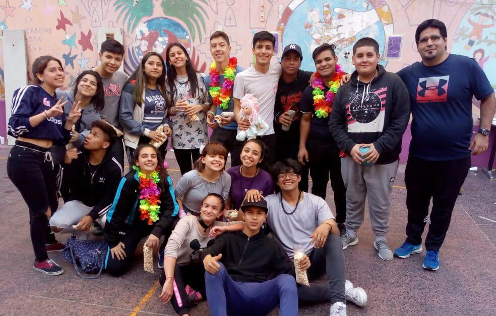 batallon3TB's tweet photo. El  6 de octubre, BA Zorros (ll), concurrieron al colegio San Luis Gonzaga del barrio porteño de Balvanera para ayudar a los alumnos de septimo grado en su kermesse, la misma se realizó con la intención de juntar fondos para el viaje de egresados ♥️🌈 https://t.co/6tNlAuRCBA