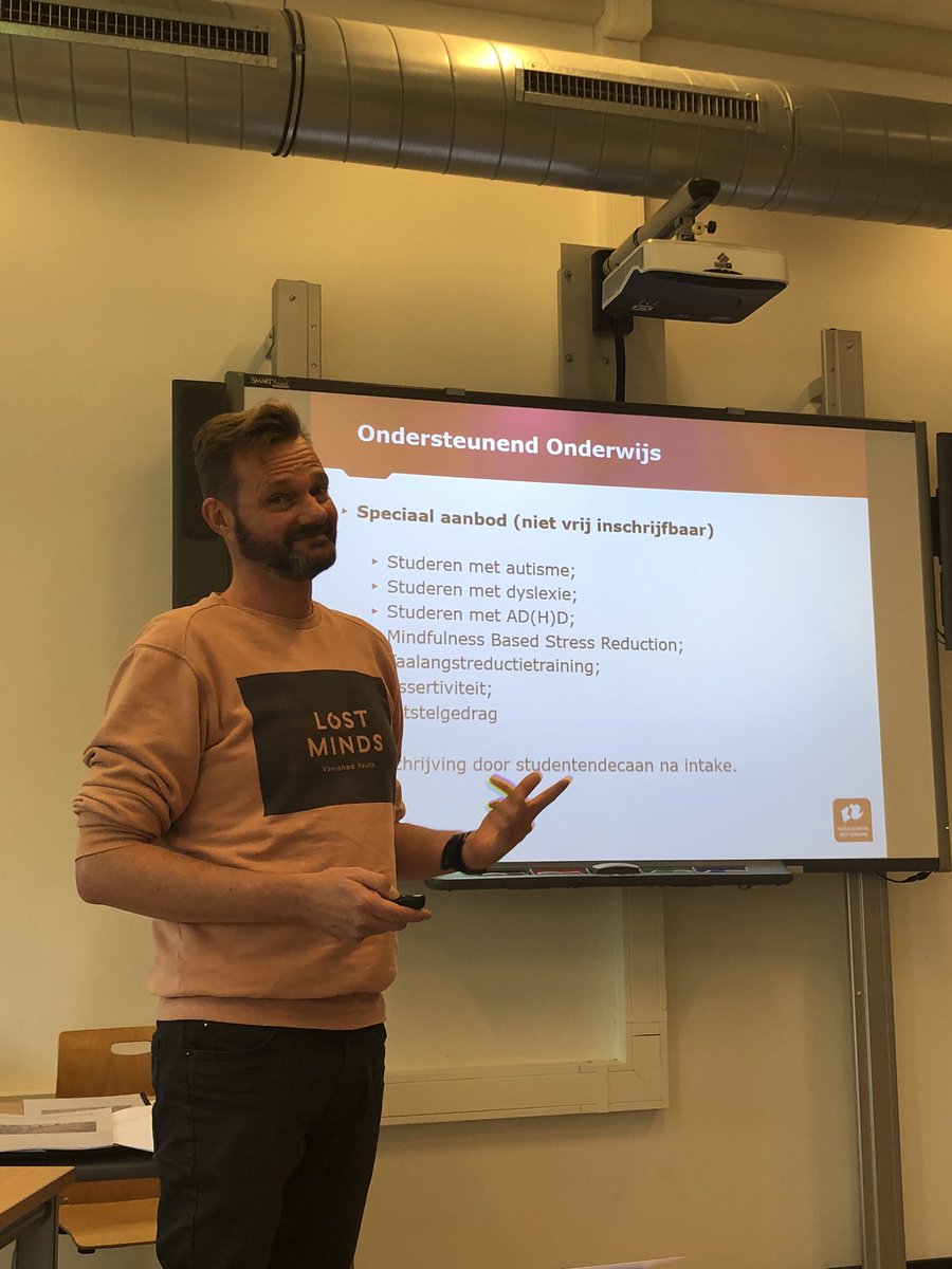 drs_JeanMarie's tweet photo. Vandaag een deskundig en inhoudelijk kwalitatief goede training:  “studenten verwijzen binnen de HR” @hsrotterdam gevolgd. Aangeboden door de collega’s van de HR Academie. Aan te raden voor alle docenten! #studiesucces #overtrefjezelf https://t.co/LphXkKbQYK