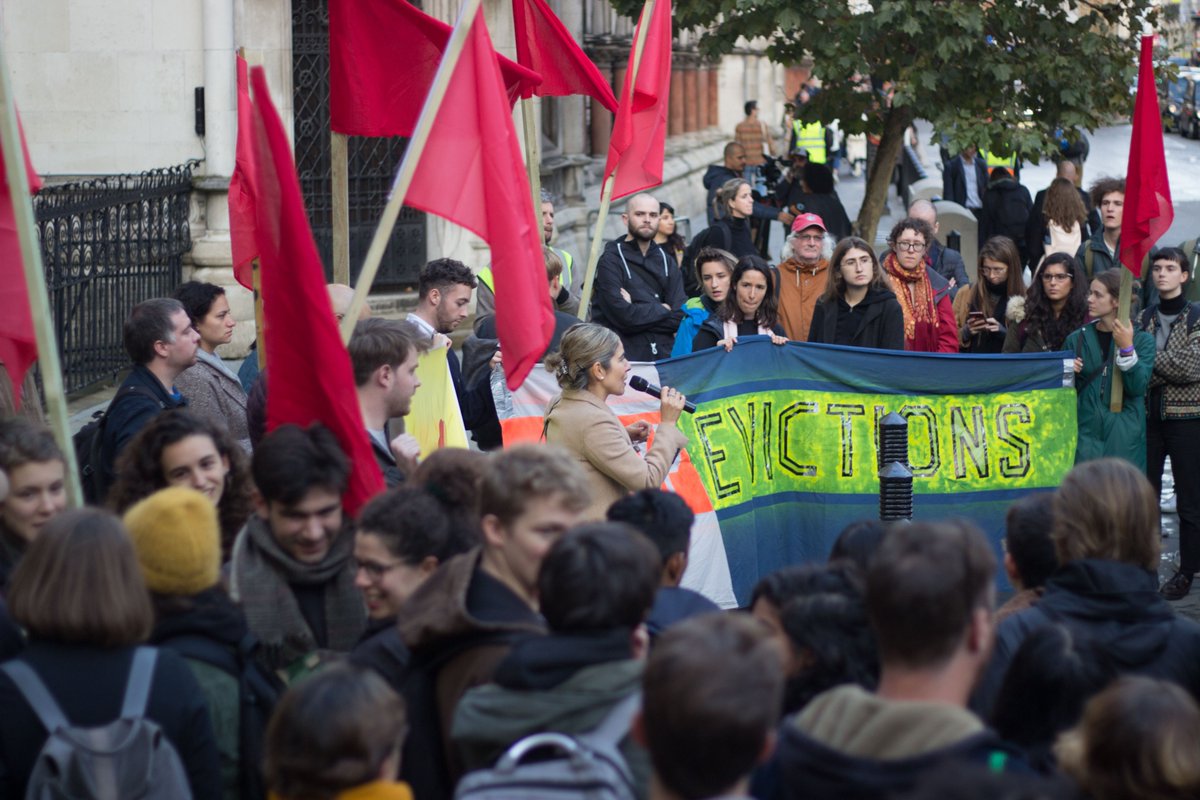LatinVillageUK's tweet image. 🙌 MASSIVE thanks to everyone who demonstrated 
 yesterday - traders and residents shared their stories, before marching to join our friends &amp;amp; neighbours from @KurdsCampaign in #solidarity at Parliament. 🙌

Whatever happens in court tomorrow...

THE STRUGGLE CONTINUES !! 
✊🏾✊🏿✊🏽