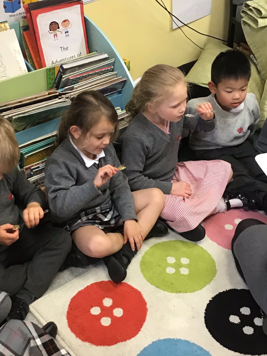 YMS_Reception's tweet image. Handa’s Surprise fruit tasting #DyslexiaAwarenessWeek #letstalkaboutDyslexia