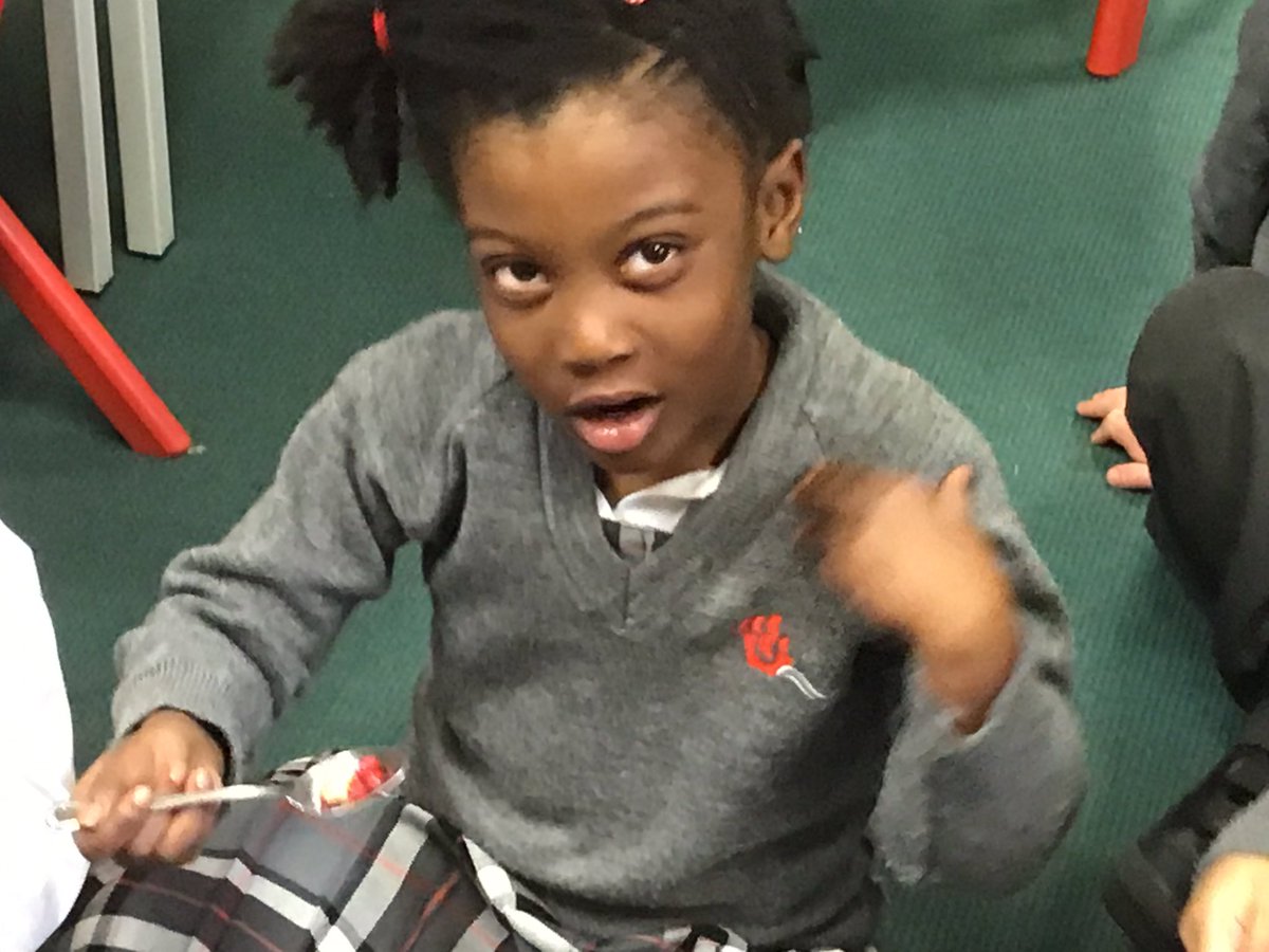 YMS_Reception's tweet image. Handa’s Surprise fruit tasting #DyslexiaAwarenessWeek #letstalkaboutDyslexia