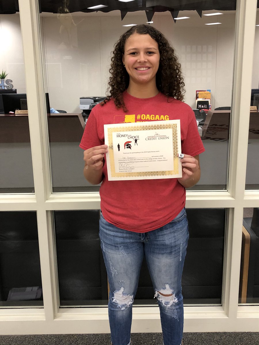 BOOM!! Our lucky winner of the Apply Kansas scholarship drawing is 🥁 Laci Tebbetts who plans to attend <a href="/emporiastate/">Emporia State Univ.</a> or <a href="/pittstate/">Pittsburg State</a> <a href="/ApplyKS/">Apply Kansas</a> thanks <a href="/ESFCU_KS/">Emporia St. Fed. CU</a> for the $500 sponsorship!!