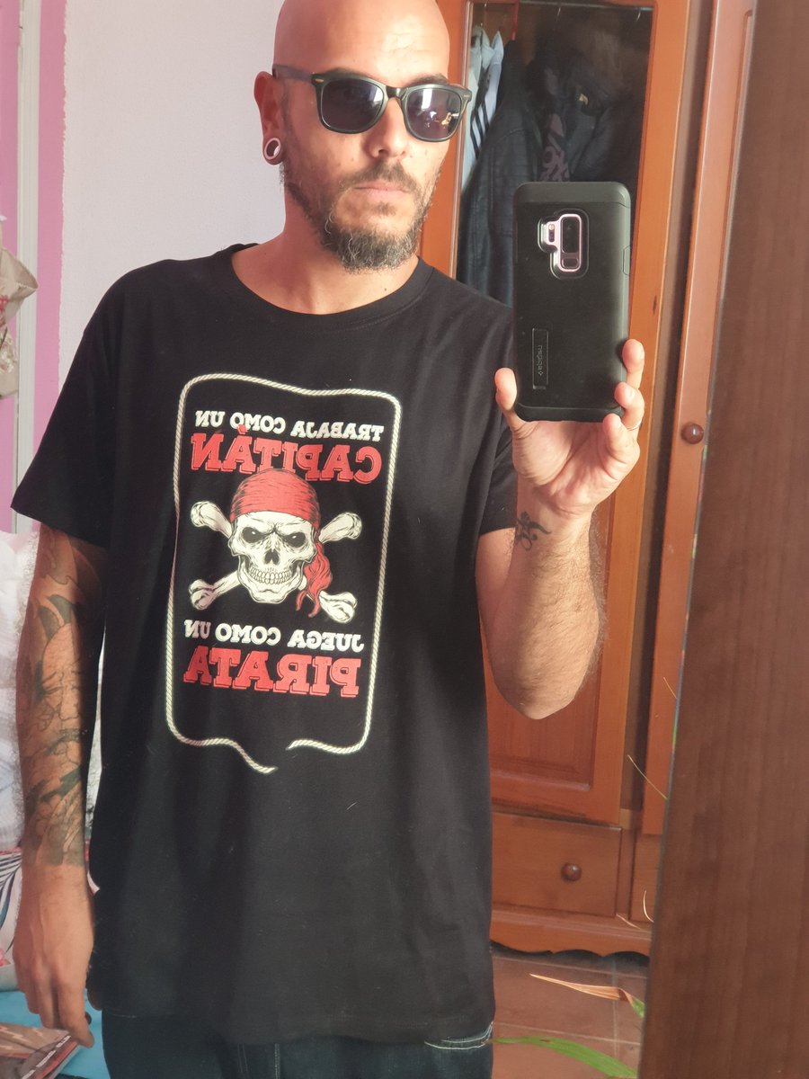 Uliawolf's tweet photo. Ulianov ya tiene camisetas de @EritieFutbol y están mortales!
No dudéis y compraros algo! https://t.co/nQRMYbd7i2