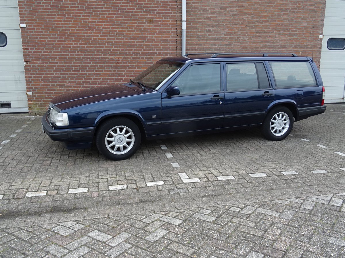 Wimsclassics's tweet photo. donker blauw metallic # Volvo 940 station, automaat uit 1996 verkeert in zeer goede staat !!! 

Kom gerust eens kijken, wel even bellen van te voren op 0613273405 ( Meggie ).

#volvo #940 te #koop https://t.co/5qlATQae3l