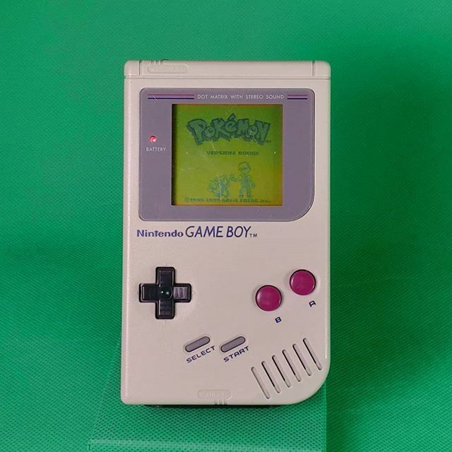 CabriDIY's tweet photo. GameBoy acheté 2€ avec Pokemon Rouge en brocante. Elle ne fonctionnait pas et après un nettoyage au nettoyant contact elle fonctionne parfaitement ! Meilleur bon plan 🤩
#gameboy #gameboycolor #gameboycollection #gameboycollector #nintendo #nintendoc… https://t.co/JypNaxwNtU https://t.co/pGFaR1pIMc