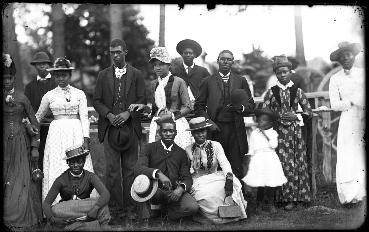 theValentineRVA's tweet photo. On our lower level, see "Developing Richmond," a #CookCollection photo exhibition which reveals a conflicted and changing Richmond at the turn of the 20th century. #RichmondStories #OnViewattheValentine
Image: African-Americans at Picnic, ca. 1890, Bon Air, Cook Collection 1384 https://t.co/kCHfBuJgah