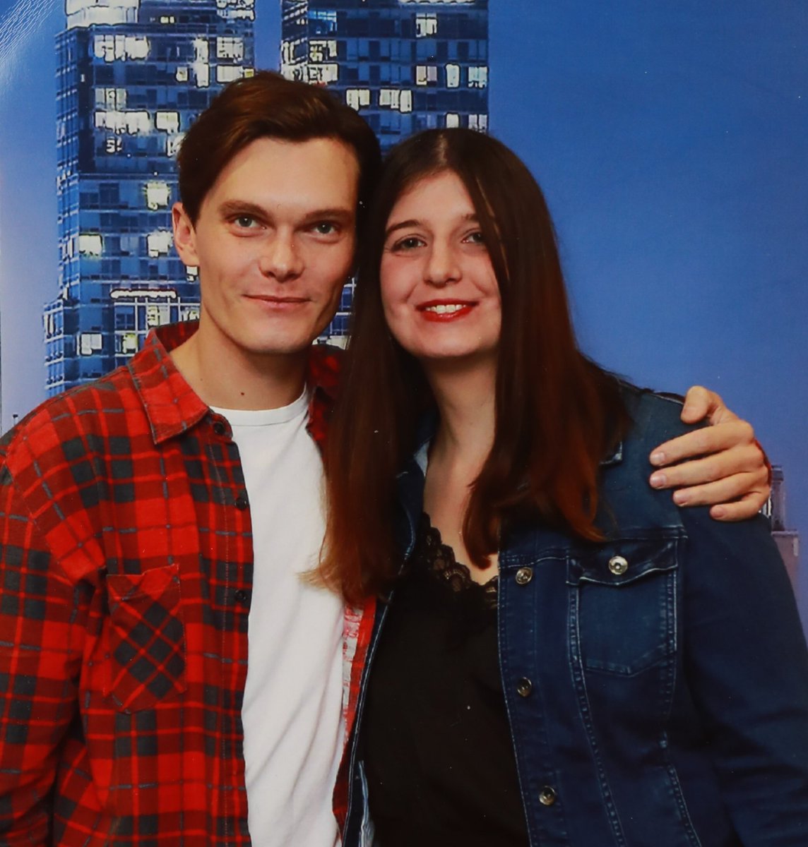 Bellalinin's tweet photo. @LukeBaines is such a warmhearted human.  #PanCon2 #Shadowhunters #Jonathan btw love that leather jacket 🤤 https://t.co/YPkE2uxtfV