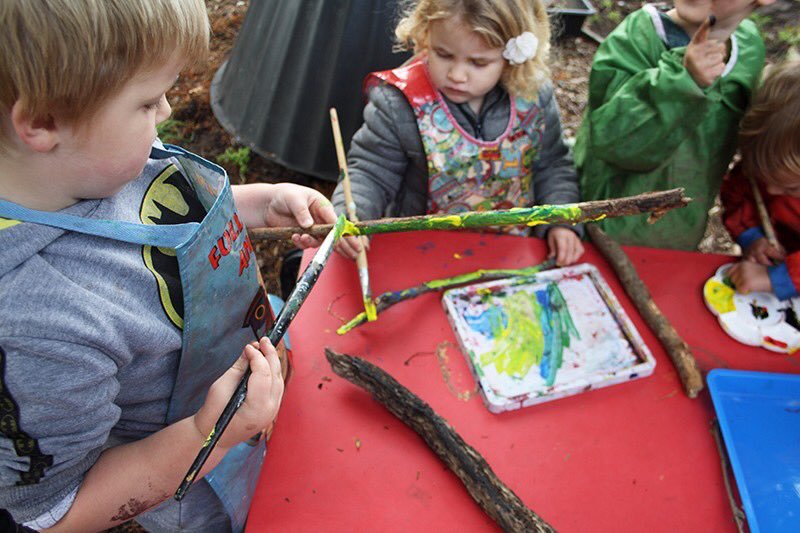 Jamila_Artist's tweet photo. Part of the #CuriousNatureProject programme of events, #LandArt and #tree decoration session, celebrating local outdoor spaces. Oct 2019 with me at Holy trinity play group #Shrewsbury #nature #art #create https://t.co/6ZSZg0d2Uu