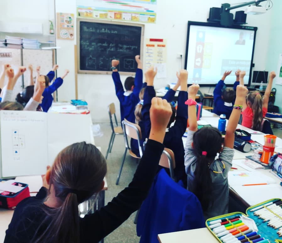 benedetta1971's tweet photo. @CodeWeekEU #Codycolor #CodyFeet #Webinar con il Prof @neutralaccess la 3B primaria ๐๐ ragazzi super !! https://t.co/SL89Tlvbn2
