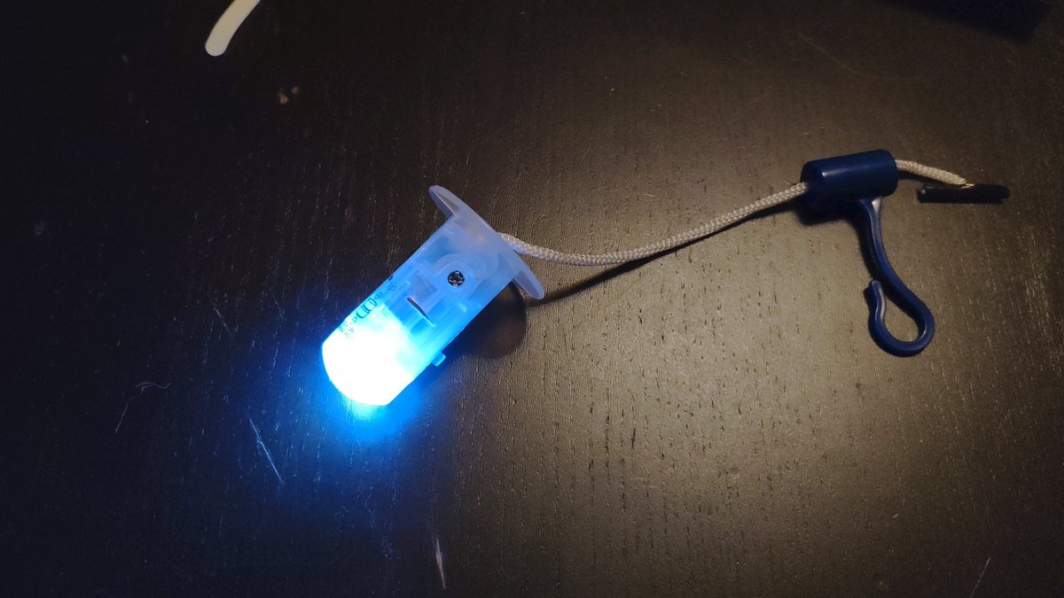 MoonSpir's tweet photo. Okay, today I was at our local discounter and since it is october, they have these things. You probably know these, they are battery powered lights for kids lanterns. We live in LED times, so they are bright white. That's wrong if you grew up with candle fire hazards. #estuff https://t.co/9tQKsMjRRX