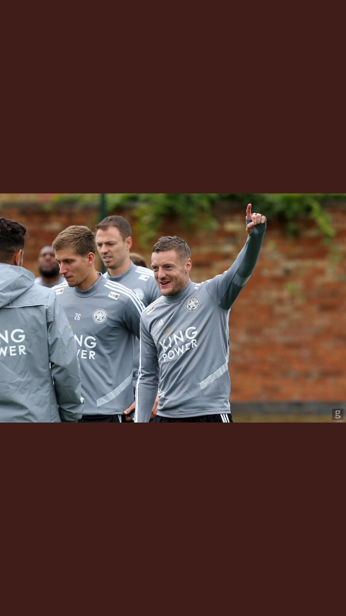 daggerlang's tweet photo. Hands up if your missus has been sending stories to Sun newspaper bout Coleen Rooney.#CaughtRotten https://t.co/VPH2EAnvv9