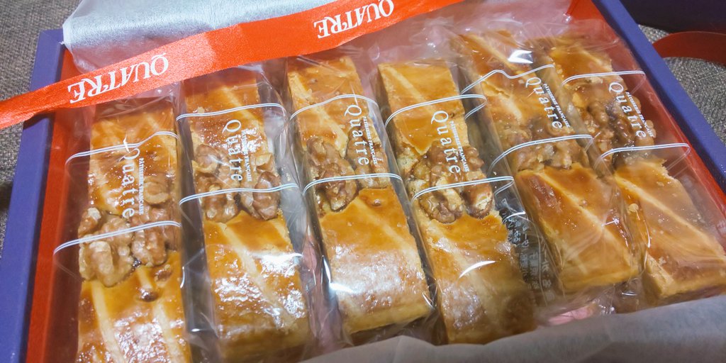 人になりたいしのぶ 柿の木坂キャトルのガトーノアが好きなので 品川駅構内で買ってきてもらったー ふふふ T Co Ibhvm3dg7z Twitter