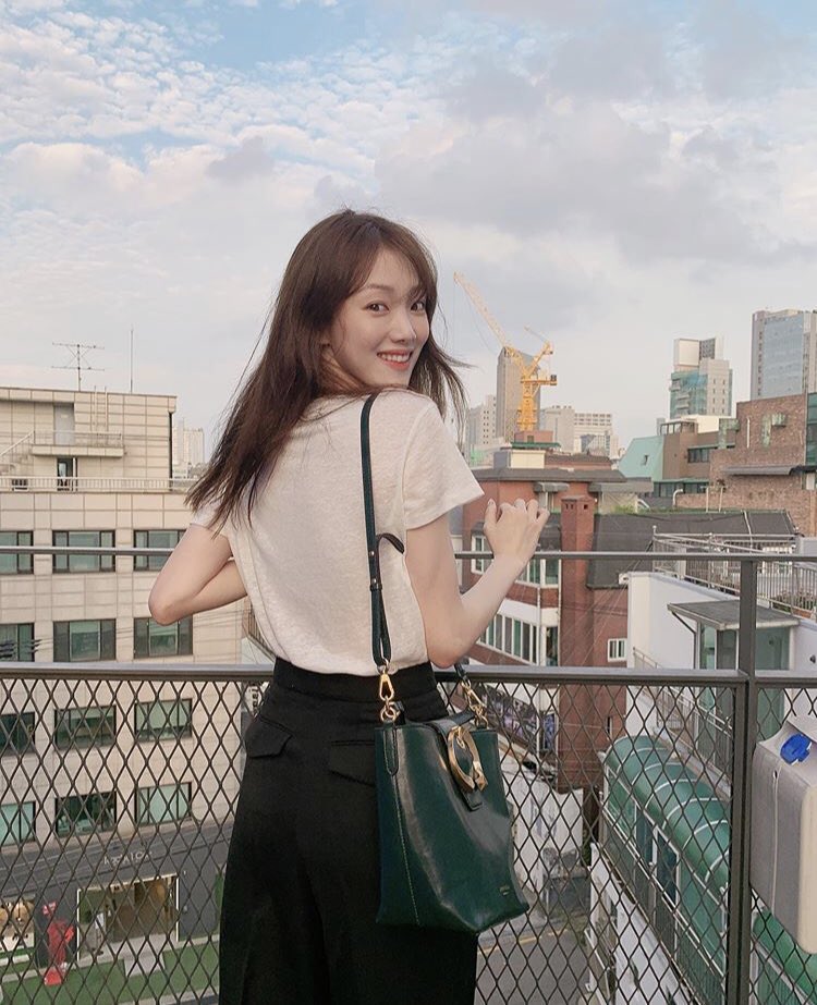 bethinsofree's tweet photo. 이성경 https://t.co/YlabJqSNWc