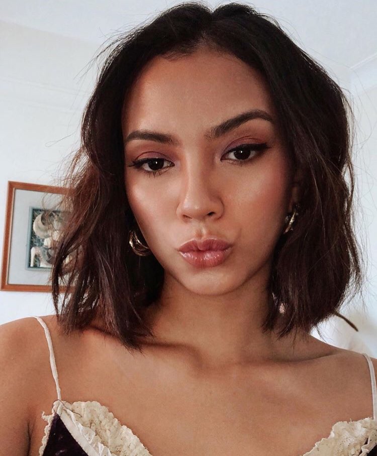 gajlaas's tweet photo. this dumbass girl decided to be online again🖕🏼😗 https://t.co/CzbBSOXf5r