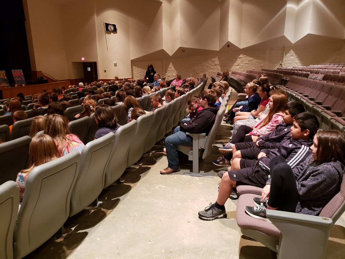 leannfstout's tweet photo. Young Author's Celebration with Steven Smith! #mes_wildcats #bathschoolsrock #vsra https://t.co/U8tGnt7ZUZ