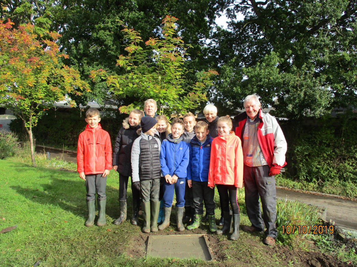 More from our morning digging the foundation for the Tommy Soldier statue at <a href="/ThornerVicHall/">Thorner Victory Hall</a> ⛏️⚒️📏