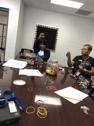 WestLionsFCPS's tweet image. Rubber bands help us remember the only way we GROW is to be stretched!! @suptking #leadershiplesson
