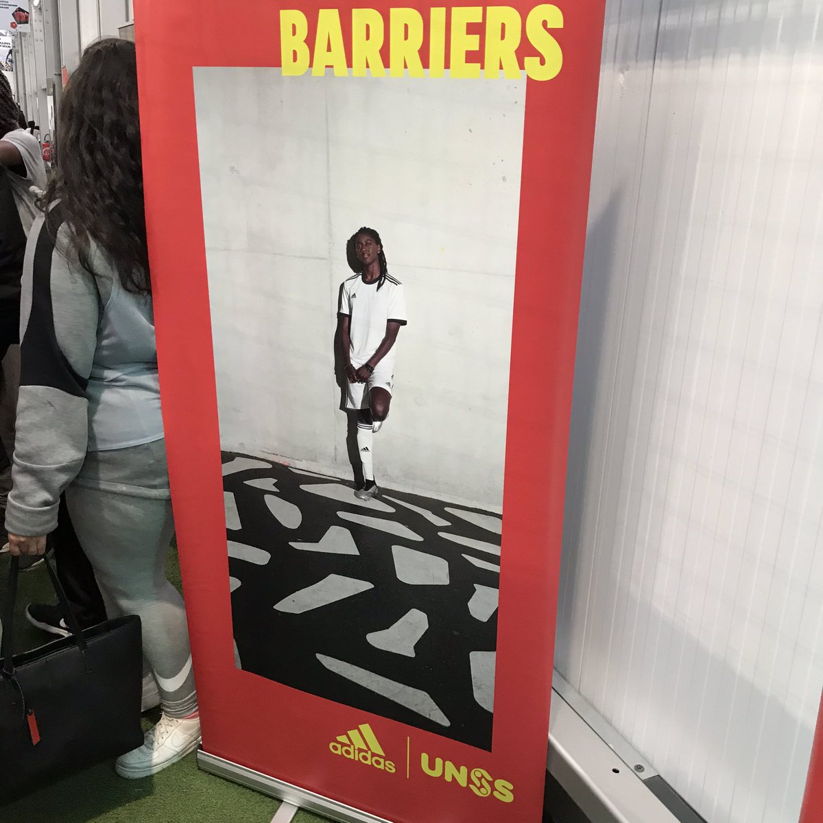 DaffisMarie's tweet photo. Première opération #She breaks Barriers#UNSS participe à mobiliser pour l’émancipation des filles par la pratique physique#Aissatou Tounkara et Anais Grangerac #Adidas ambassadrices de l’opération ce jour @unss @adidasFR @Academie_Paris @Aissatou75 @Anaisgrangerac https://t.co/ij6pv226Nk