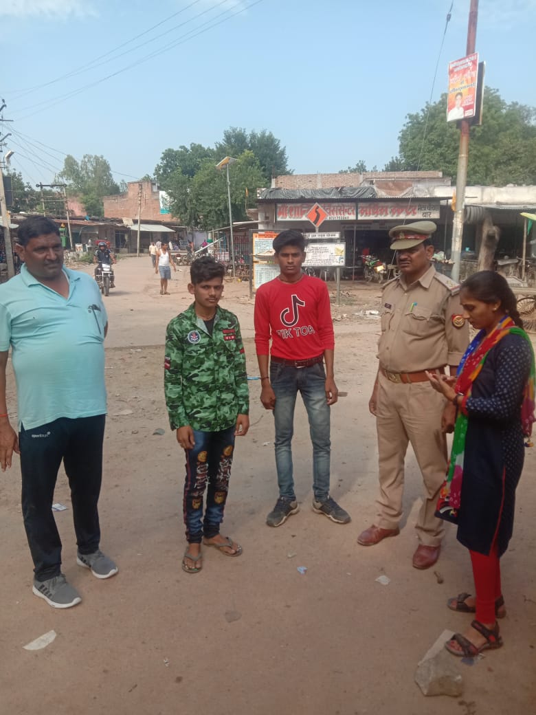 Varshapolice's tweet photo. Anti Romeo team's evening task performance from different districts of Kanpur zone Kanpur under supervision of Kanpur zone Kanpur. @PremPrakashIPS @adgzonekanpur @igrangekanpur @Uppolice @kanpurnagarpol @News18UP https://t.co/kSnJRHEXww