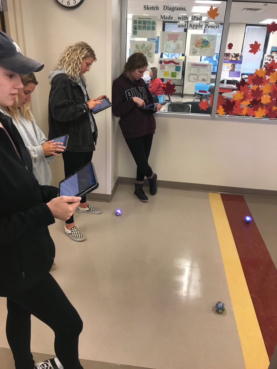 asknquestions's tweet photo. EdEl 397 and Dr. Rebecca Brown in the NESTT Learning Labs this morning! Hands on experiences with tech &amp; thinking about integration in centers for a Power Hour with K2 students and teachers, at a Muncie elementary school. @ballstatetc @BSUEdStudies @BallState https://t.co/CBqq99kuN2