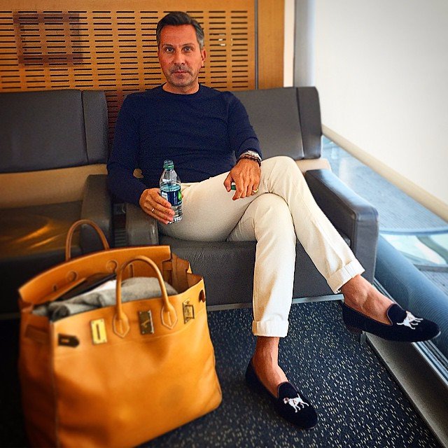 OfficialAlexKr1's tweet photo. Stopover in Paris... 13 hours travel behind me, 5 more to go... #paris #airfrance #lounge #travel #gentleman #dapper #dandy #streetstyle #men #mensstyle #mensfashion #streetfashion #fashion #casual #chic #luxury #lifestyle https://t.co/wT3oEI0gVm