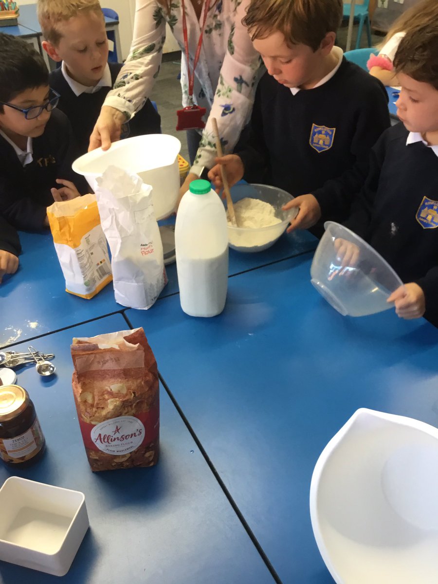 KirklistonPS's tweet photo. #kpsp3 Paddington has been helping us learn about our right to food and a balenced diet. In his honour we have enjoyed making marmalade muffins this week! #kps3d https://t.co/HGl00j1ODA