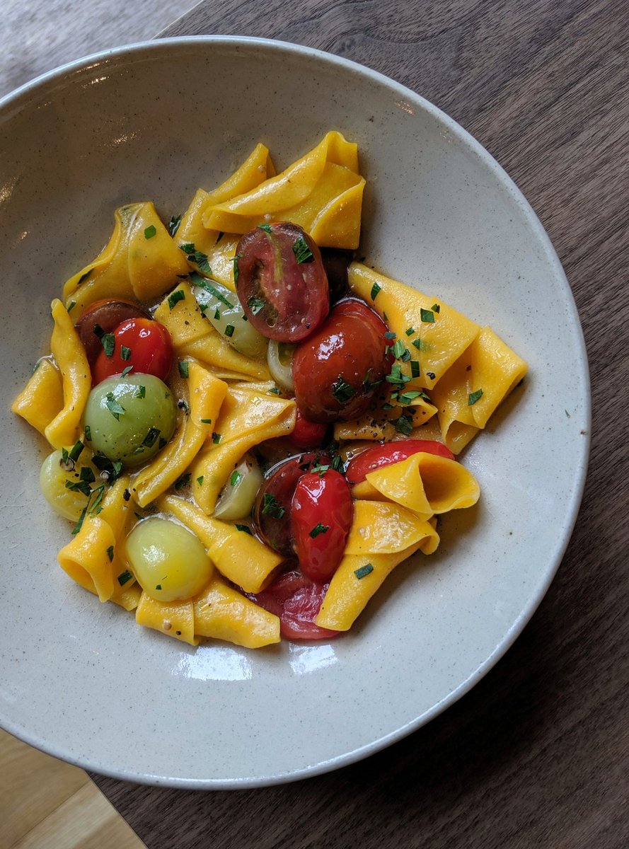 Amazing PASTA FEAST <a href="/Pophamsbakery/">Pophams Bakery</a> in Hackney to celebrate the launch of #NOgroni by <a href="/SeedlipDrinks/">§ Seedlip</a> 🥃🍝🧀🍊✨
instagram.com/p/B3Y7bGQA99s/…