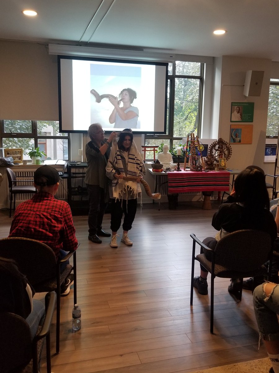 Full house <a href="/MaryWard_Centre/">MaryWardCentreTO</a> today! We are looking forward to welcoming our volunteers for the Kairos Blanket Exercise training, the students from St. Joseph's college for a retreat,  and @tcdsb students for the "A Catholic Call to Serve" day!