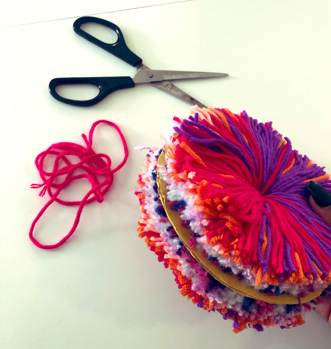OMG_IM_LEARNING's tweet photo. POM POM GOALS💕💕👌🏾
Who remembers making these as a child?

Developing ks3’s #finemotorskills and #Concentration by teaching them to make their own #sensorytoys in #creativestudies 

We used a mixture of @Hobbycraft_RDG yarns &amp; some recycled yarn to create this beautiful #pompom https://t.co/PwHEhWB55N