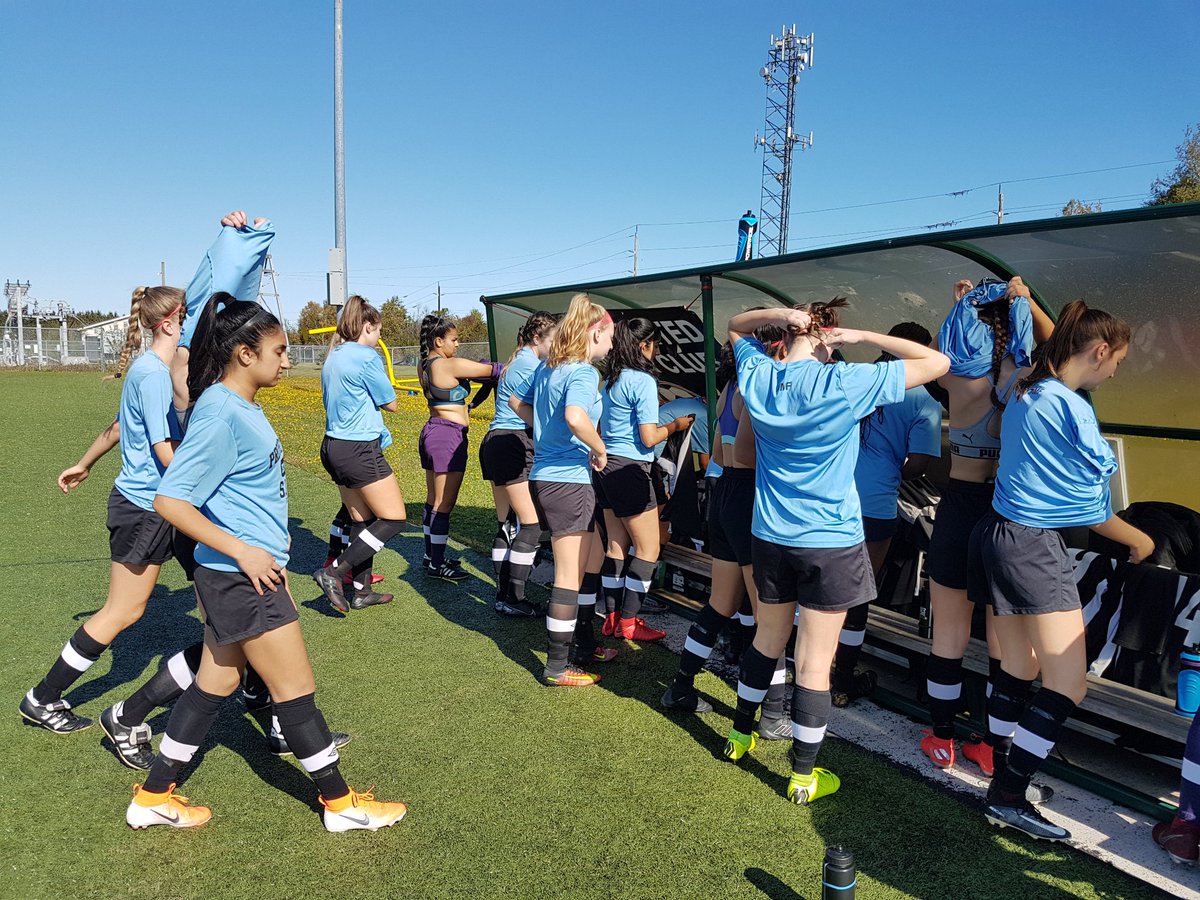 SU2002BCSPL's tweet photo. Preparation underway as @SurreyUnitedSC U17 girls play first game against Quebec Kickoff 1215pm #Nationals2019 #PEI #SurreyUnited https://t.co/JKrYrup4Vi