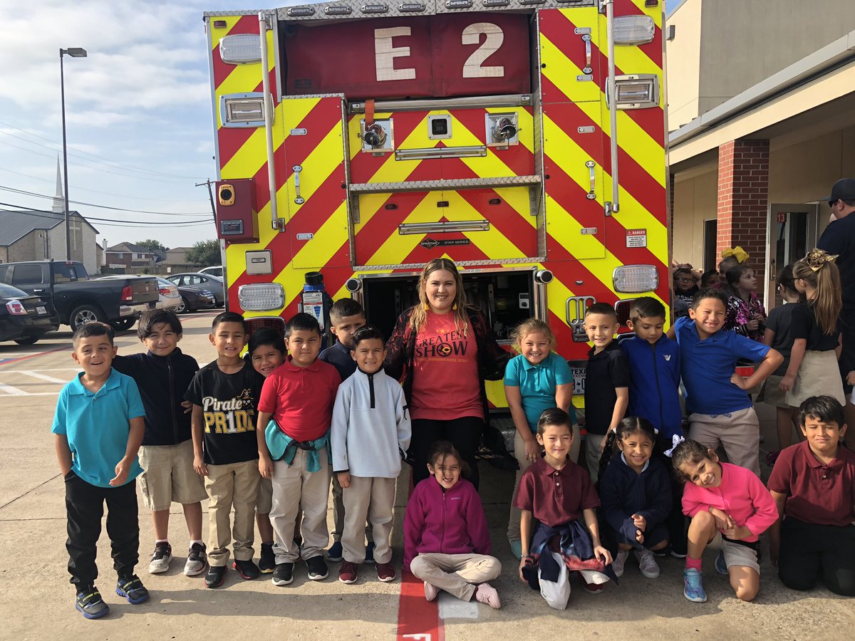 BilingualMiss's tweet photo. Learning all about fire safety this morning from Crandall Fire Dept. @CISDMartin https://t.co/1yGmi5cieR