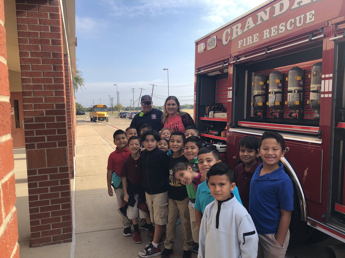 BilingualMiss's tweet photo. Learning all about fire safety this morning from Crandall Fire Dept. @CISDMartin https://t.co/1yGmi5cieR