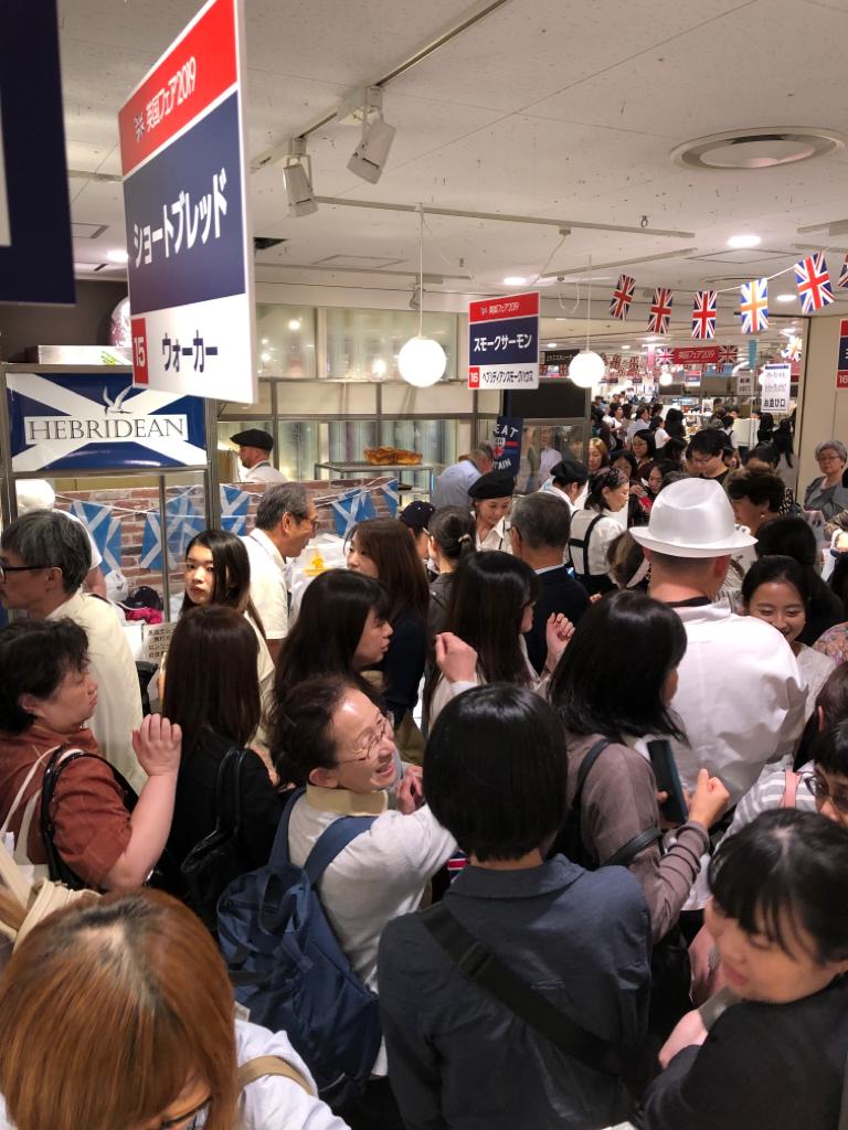 Shortbread's tweet photo. Greetings from Japan ๐ฏ๐ต
@alastairmwalker and the team are at the @hankyu_event British Fair for the next week in Osaka selling a whole range of @shortbread and for the first time ever, freshly baking in store... Salted Caramel Highlanders!
#WalkerBear #Japan #familybakers https://t.co/rbyhG1Fgad