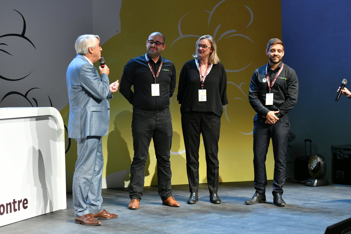 Avril's tweet photo. [LIVE🎙️] #Mixscience remporte le Grand Prix Favoriser les filières durables et le coup de cœur du public pour la mise au point d'un extrait de plantes permettant de réduire l'utilisation des antibiotiques en aquaculture. #NourrirlaVie #GroupeAvril https://t.co/0lojebkx0A