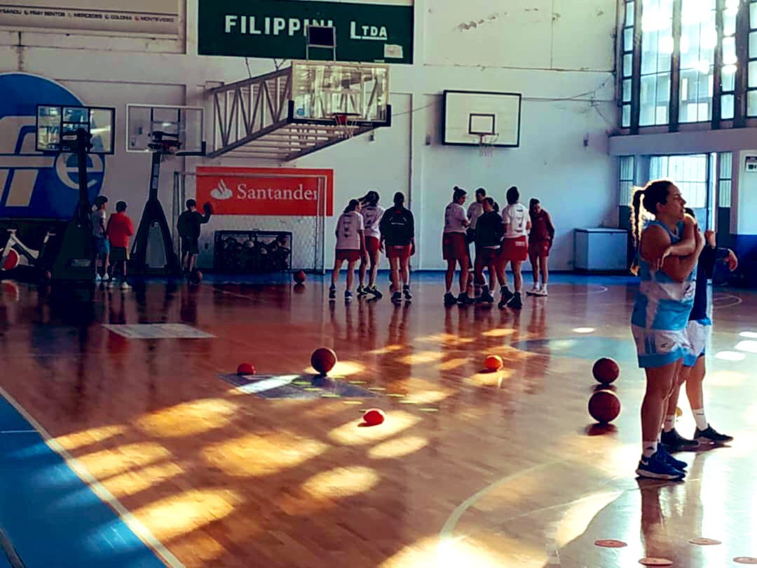 LfbUruguay's tweet photo. #LFB2019 โน๏ธโโ๏ธ #finalCOPAplata sรกbado 12/10 a las 17 hs en cancha de Cordรณn se jugarรก la segunda final de Copa Plata @ClubCordon1 (0) vs @Remeros_Oficial (1). En caso que gane @Remeros_Oficial serรก el campeรณn de Copa Plata de lo contrario habrรก tercer partido. https://t.co/ZZbdQfCkhu