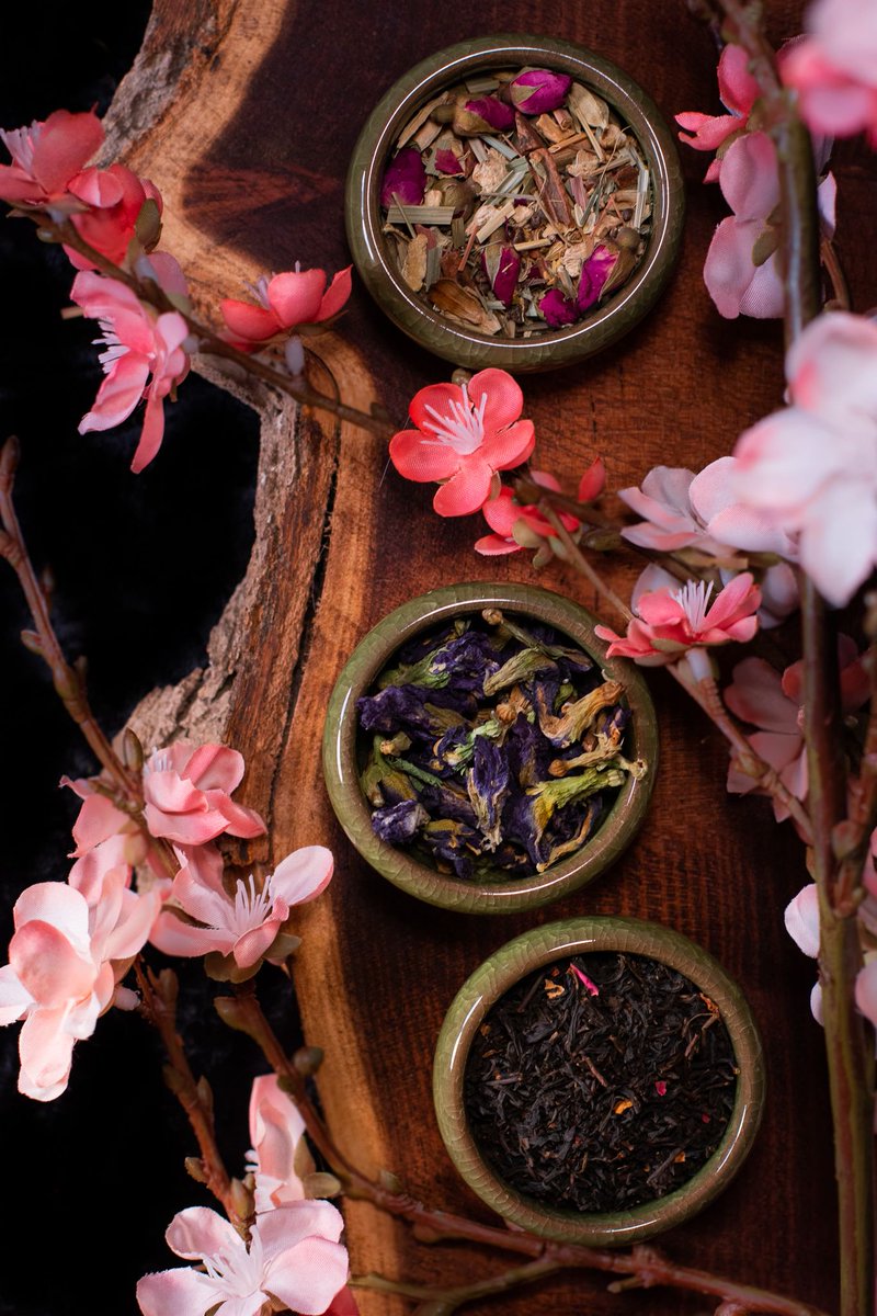 chabomteaspice's tweet photo. With so many teas to try how can you say no?! We have so many to choose from including Calming OM, Butterfly Blue and Blood Orange Black!

#tea #historiccstreet #teacup #blacktea #herbaltea https://t.co/MLIkjreZq1