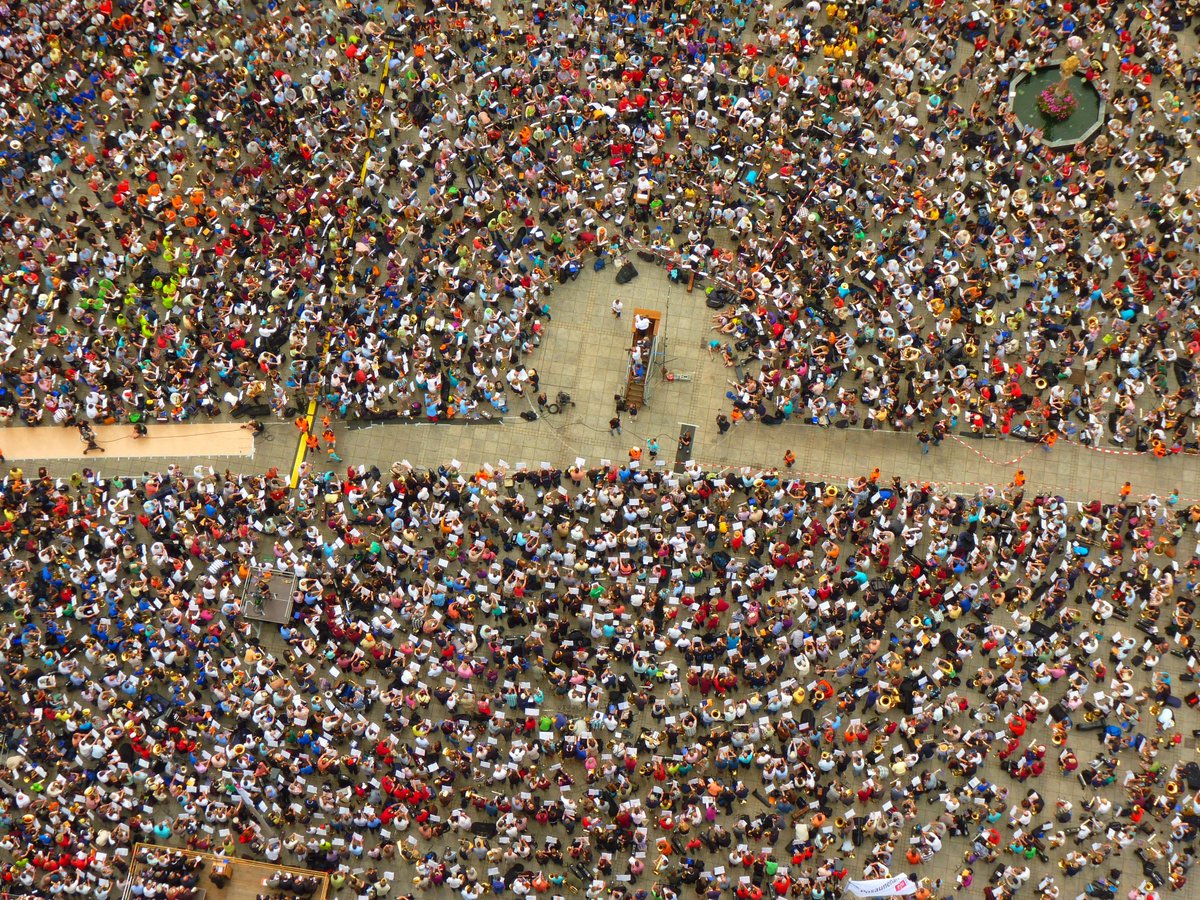 Find out what #privacy of association is and how it relates to #drones here: dronerules.eu/en/recreationa…