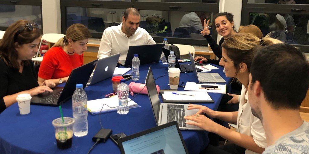 Knowcrunch's tweet photo. 🎒Students of the #DigitalDiploma in Athens (Sept. '19) work in teams to draft a #contentmarketing strategy for a brand! 

#knowcrunch #teamexercise https://t.co/P02GmUUnAp