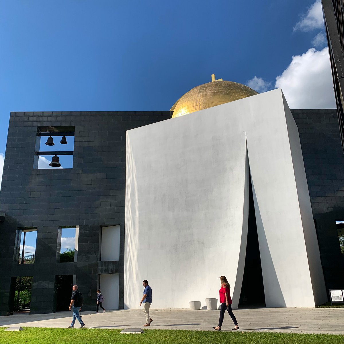stthomashouston's tweet photo. #USTWednesday: “Genuine love is demanding, but its beauty lies precisely in the demands it makes.” Pope Francis #BeetlesVibe #BeYourBoldSelf
.
.
.
#usthouston #uststrong #ustbold #celtstrong #celtnation #celtpride #houston #montrose #montrosehouston #catholicuniversity https://t.co/SlDWilEJ6J
