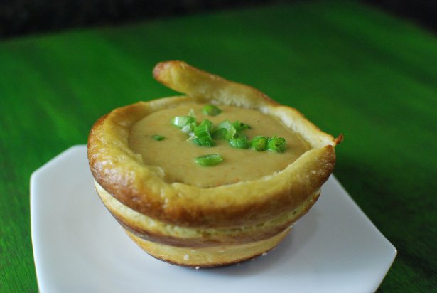 FroggyValley's tweet photo. #LebanonCountyRestaurant week has some crazy specials such as the Beer League Bowl (Hand-crafted pretzel bowl filed with Sam Adams Beer Cheese) from the #QuentinTavern and the always delicious #BoomBoomBurger from #HeiseysDiner. Which are you going to try?
#WQIC @WLBRRadio https://t.co/AzmVoLQbA3