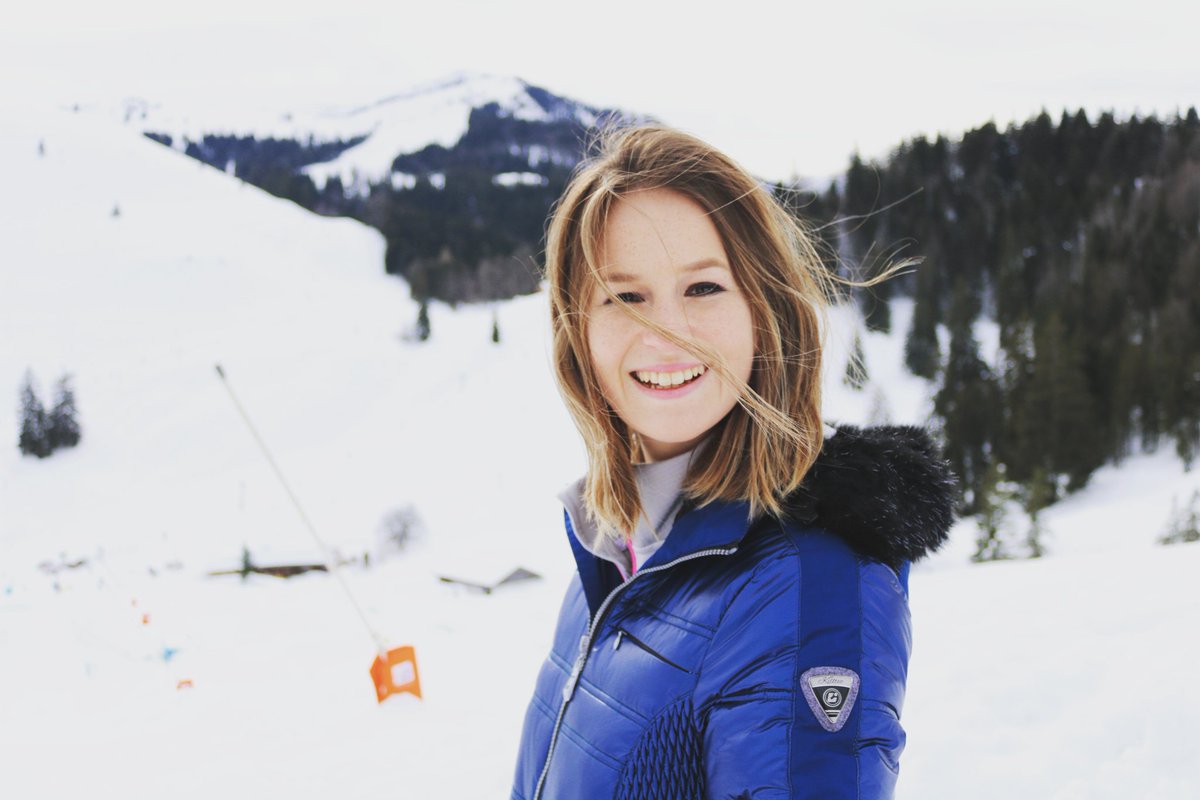 LenaIWM's tweet photo. Na lange nichts gehört, wie geht's euch denn?
Kisses Lena
#ShinyLena #IchWillSchnee #Winterwonderland #killtech #winter #model #modelbox #wintersport #ski https://t.co/GdRpCS0SZf