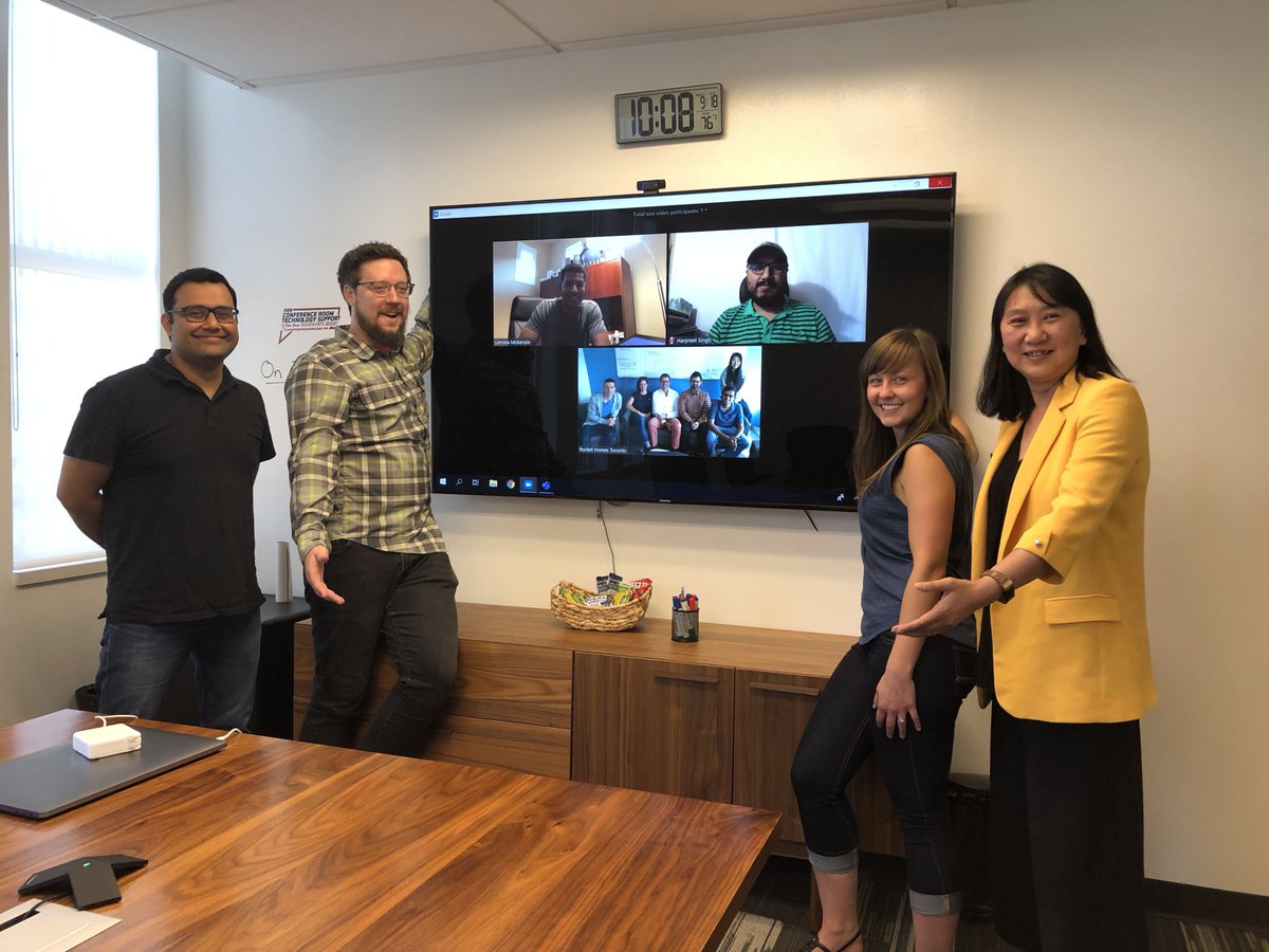 The @RocketHomes data team is one big, happy, collaborative family! Even though they're on different coasts (Detroit ➡️ Cali) and countries (🇺🇸 🇨🇦), they still get the job done. ✅   

Yeah, they're pretty magical. And they happen to be #hiring. 
Apply: bit.ly/312evXs