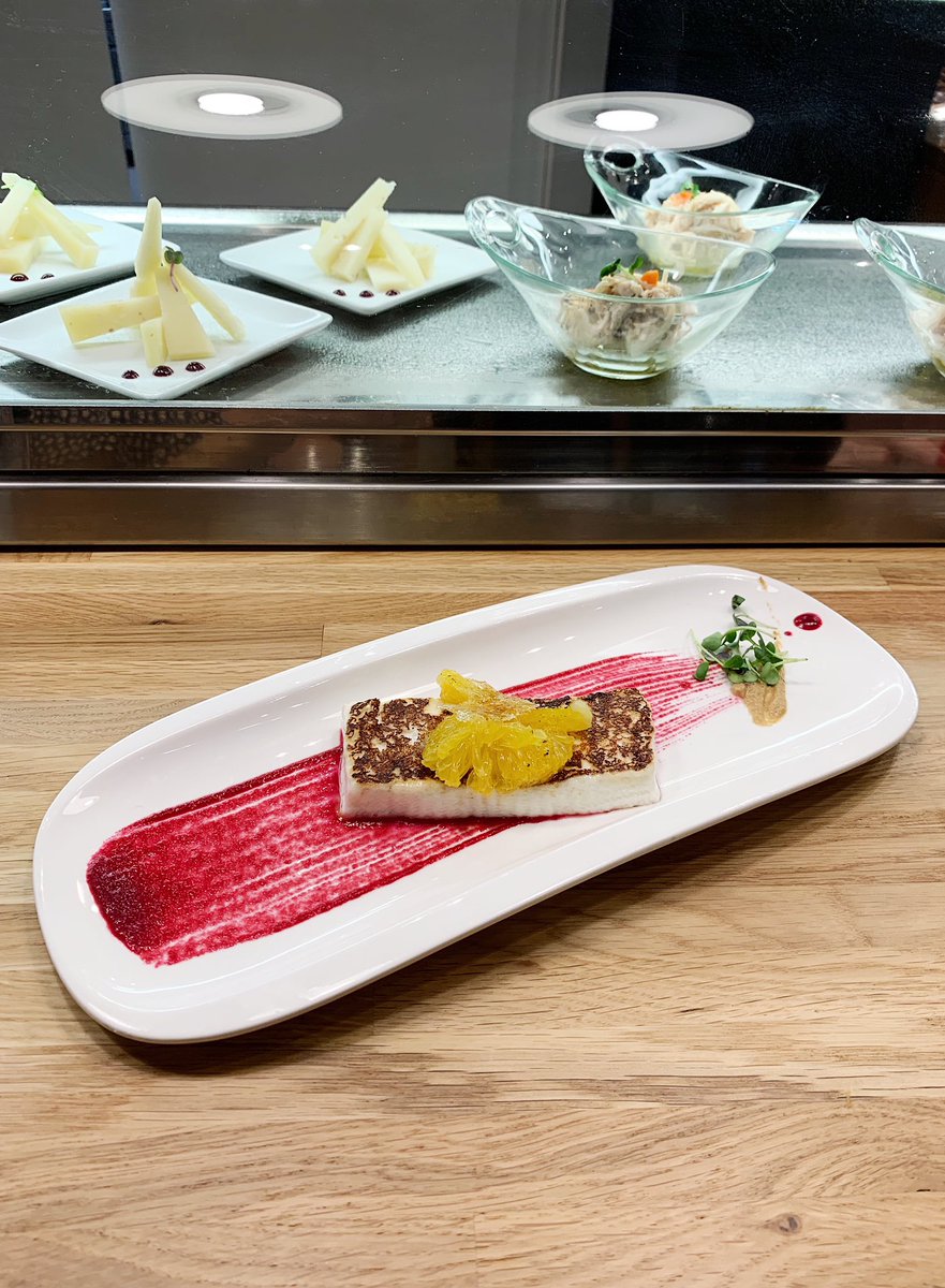 Tienes que #irdepropio a probar las deliciosas tapas de Bistrónomo 👌 Empezarás por una, seguirás por otra y no podrás parar 😋
⠀ ⠀ ⠀
En la foto, queso canario con naranja caramelizada 🙌
⠀ ⠀ ⠀
#irdepropiobistronomo
• Previsión Social, 19 •