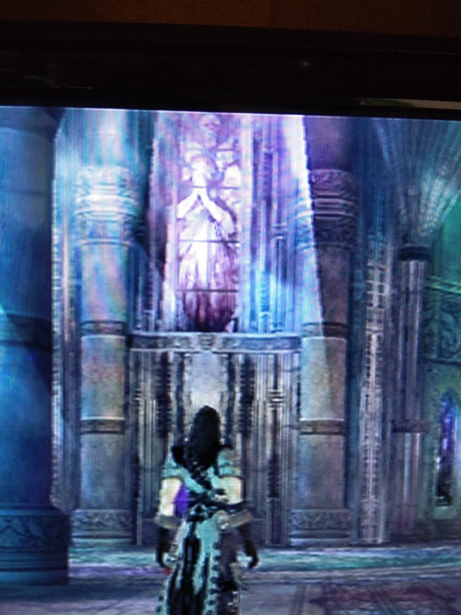 しもん 闇の呪印 ガリバルディ大聖堂編 Boss部屋付近のステンドグラス 天使 が項垂れて 骸骨が上位にいる ように見えるステンドグラスが多いです 二枚目と四枚目は同じ模様です 骸骨にお祈りを捧げているような感じだよなあ もしかしてデス様の