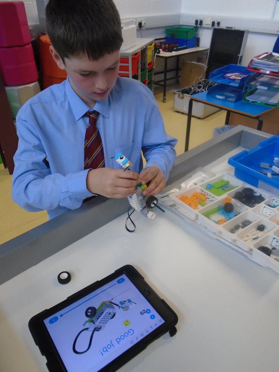 nwhsdestechart's tweet photo. Motion Detecting at Lego Club with Mrs Othon this afternoon @nwhsdestechart @NWHS @LEGO_Education #raisingrobots #engineering #yr7 #whatsthatcomingoverthehill #WeDoLego #challenging #creativemindsequalsintelligentminds #whatstartsherechangestheworld https://t.co/i7Z27nHk8d