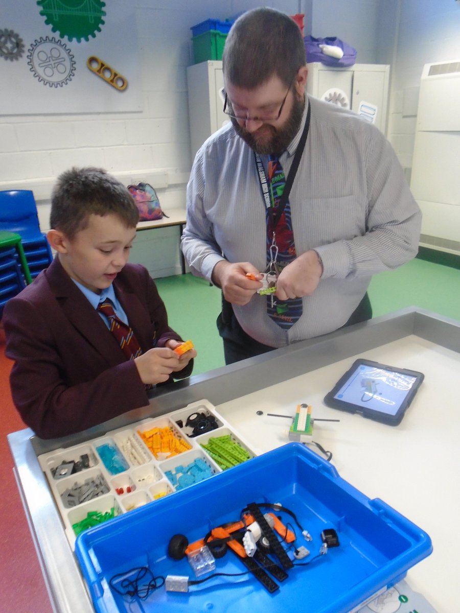 nwhsdestechart's tweet photo. Motion Detecting at Lego Club with Mrs Othon this afternoon @nwhsdestechart @NWHS @LEGO_Education #raisingrobots #engineering #yr7 #whatsthatcomingoverthehill #WeDoLego #challenging #creativemindsequalsintelligentminds #whatstartsherechangestheworld https://t.co/i7Z27nHk8d